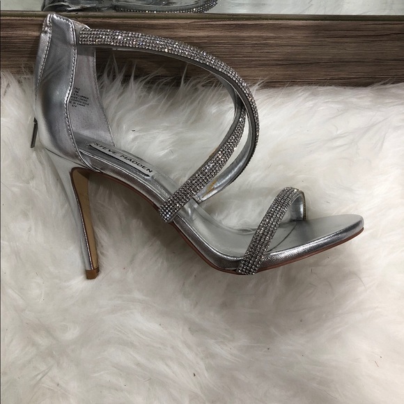 Steve Madden Silver Heels - Picture 3 of 5